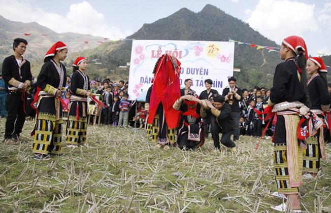 Lễ hội hát giao duyên nét văn hóa truyền thống của người Dao Đỏ