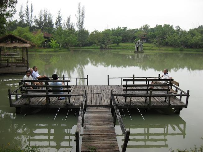 Thư giãn bên hồ và ngắm cảnh tại khu du lịch sinh thái Đa Mê