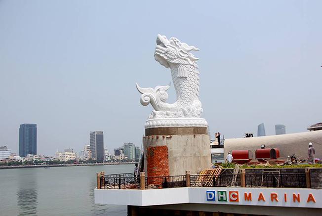 Bức tượng Cá chép hóa rồng đạt kỷ luật ở Việt Nam