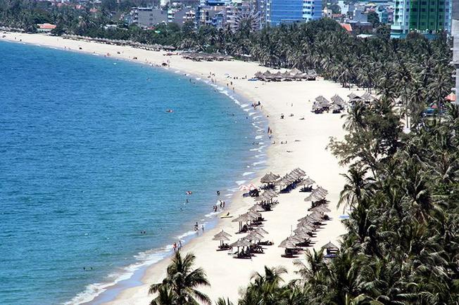 Thành phố biển Nha Trang nổi tiếng với bãi biển xinh đẹp