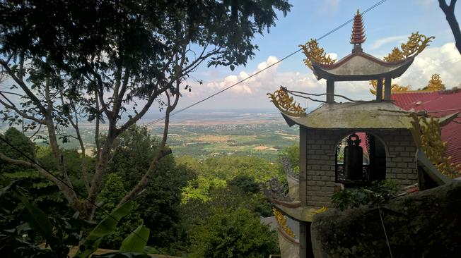 Một góc chùa Hang Mai
