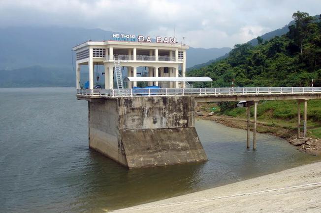 Hệ thống thủy lợi trên hồ Đá Bàn
