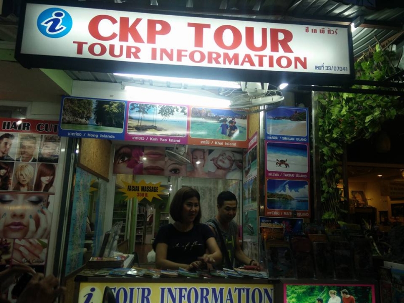 Một đại lý tour ở Phuket. Ảnh: Hòa Bùi
