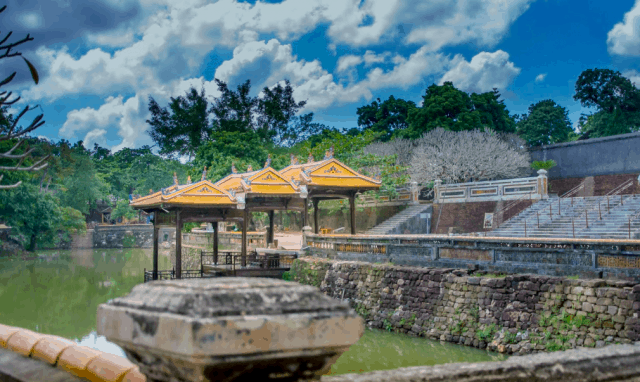Lăng Tự Đức - là một trong 7 khu lăng tẩm ở Huế