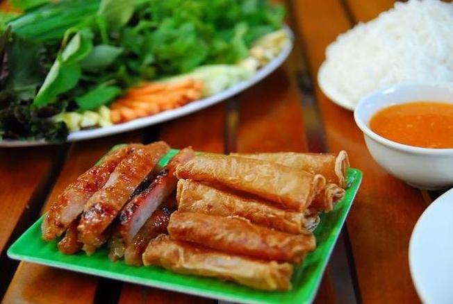 Nem lụi nướng một trong những món ăn đặc sản Nha Trang