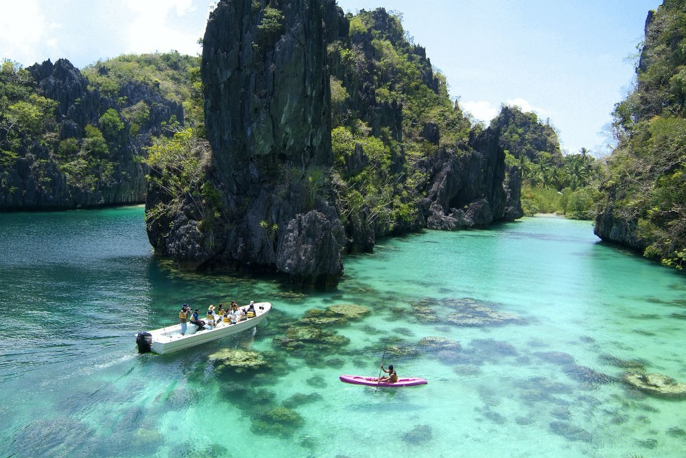 Philippines: Là quốc gia sở hữu hàng nghìn hòn đảo lớn nhỏ khác nhau, Philippines hứa hẹn mang tới nhiều trải nghiệm đáng nhớ cho du khách. Trong hành trình khám phá các hòn đảo, vùng vịnh, núi lửa, ruộng bậc thang… bạn sẽ được lướt ván, lặn biển, leo núi, thưởng thức ẩm thực địa phương… CN Traveller đánh giá địa điểm du lịch này 90,63 điểm.