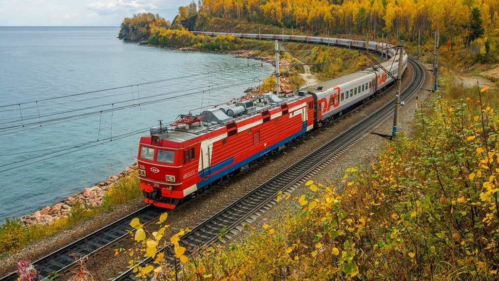Nga: Trên tuyến đường sắt xuyên Sibir, bạn sẽ được du hành tới những địa điểm lạ như lạc giữa vùng đất ngoài hành tinh. Du khách có thể lựa chọn 3 tuyến đường khác nhau để tới Vladivostok (Nga) hoặc Trung Quốc. Ảnh: Pentapostagma.
