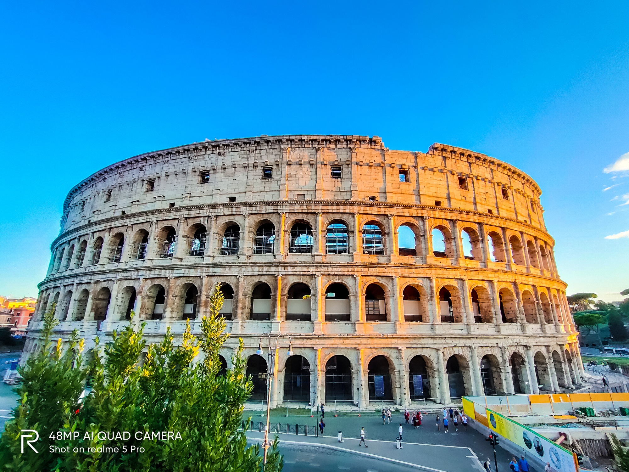 Toàn cảnh đấu trường La Mã được chụp bởi camera góc rộng Realme 5 Pro