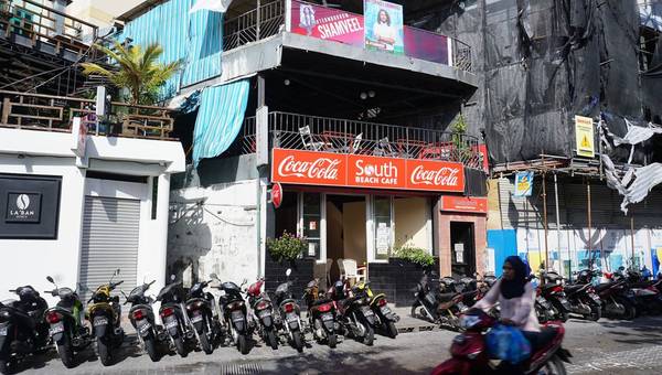 Ở Malé không có rượu, bia, nhưng Coca thì tha hồ