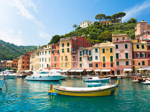 Trẻ em ở Italy sinh ra đồng thời cũng được chờ đợi sẽ sống đến ít nhất 80 tuổi. Theo Bloomberg, Italy cũng là quốc gia nơi mà "bác sĩ ít việc làm" và là nơi mà người dân ăn uống khá khoa học, với những thực phẩm tốt cho sức khỏe.