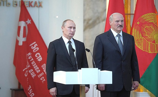 Tổng thống Vladimir Putin và tổng thống Alexander Lukashenko trong buổi khánh thành bảo tàng mới năm 2014. Ảnh: Wiki