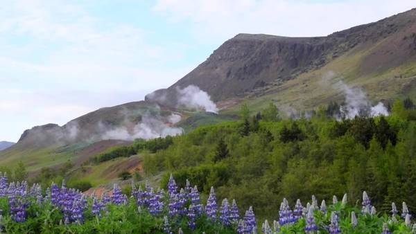 Cảnh núi lửa có lẽ là điều đáng sợ với nhiều người nhưng với Hilmarsson đó lại là hình ảnh của quê hương. Ông chia sẻ: "Tôi thực sự may mắn khi được sinh sống ở Iceland. Chúng tôi có núi lửa, sông băng, núi đồi và những dòng suối nước nóng. Còn rất nhiều điều cho du khách khám phá".