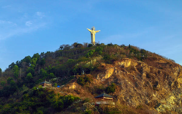 Tượng Chúa Kitô Vua ở Núi Nhỏ