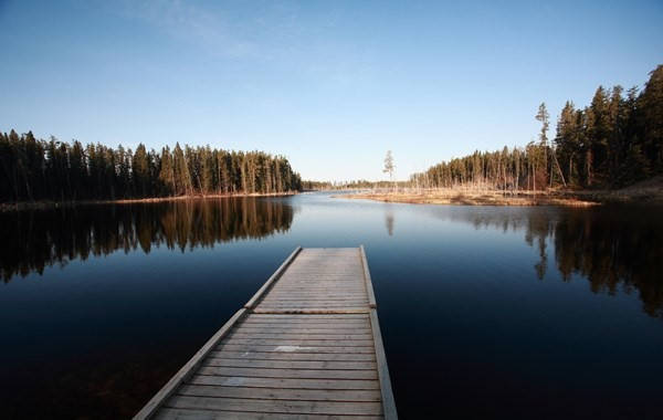 Pekwachnamaykoskwaskwaypinwanik (31 chữ cái) nằm sâu trong vùng hoang dã của Manitoba, Canada. Tên của điểm đến này có nghĩa là “Nơi cá hồi tự nhiên được đánh bắt bằng móc câu”. Ảnh: Wayn.