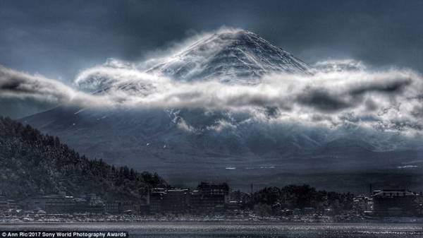 Núi Phú Sĩ tại Nhật Bản với vẻ đẹp huyền bí hiếm thấy qua tay máy của nhiếp ảnh gia người Malaysia Ann Ric