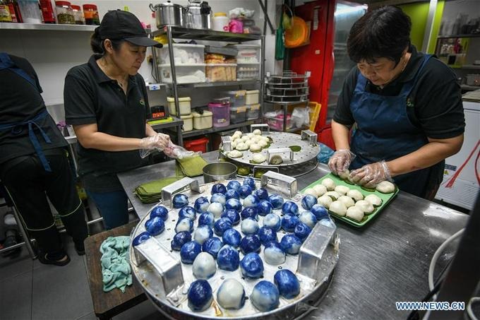 Không chỉ xuất hiện ở Trung Quốc và Malaysia, bánh kuih cũng phổ biến ở đất nước láng giềng Singapore và có nhiều phiên bản ở Thái Lan, Việt Nam, Indonesia, Brunei...