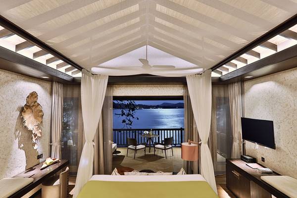 40 villa của Nam Nghi được xây dựng sát biển, dưới những tàng cây và có phòng khách rộng, ban công rộng nên mỗi villa có những view hướng ra biển đầy cảm xúc và lãng mạn.