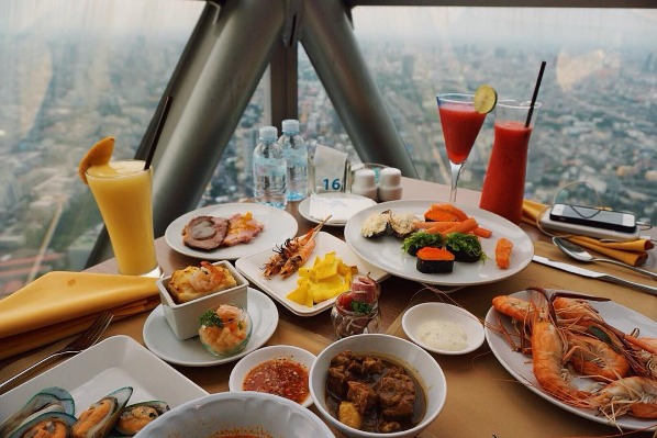 Thưởng thức Buffet tại tòa nhà 86 tầng BaiYoke Sky. Ảnh:@kyanleung