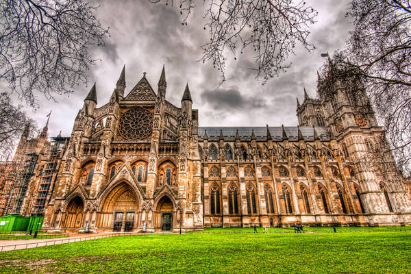 London, Anh Hai trong số những điểm đến du lịch nổi bật nhất của London là tháp London và tu viện Westminster Abbey. Nơi đây được cho là đều bị ám bởi các linh hồn của các mục sư và ma quỷ. Ngoài ra, những người thích cảm giác kinh dị cũng nên đến thăm nghĩa trang Highgate huyền bí, tìm kiếm những con ma cà rồng trong truyền thuyết đang lẩn trốn đâu đó trên đường Swain''s Lane. Ảnh: Flickr.