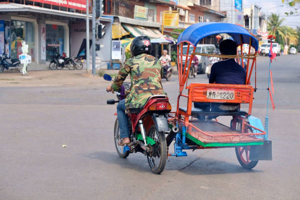 Phương tiện đi lại phổ biến của khách du lịch là tuk tuk