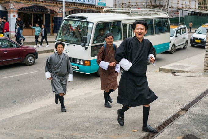 Từng là quốc gia bí ẩn trước năm 1974 Trước năm 1960, Bhutan không có đường, ôtô, điện thoại, điện hay Internet. Đến năm 1974, Bhutan mới cho phép truyền thông quốc tế đưa tin về sự kiện đăng quang của quốc vương lúc bấy giờ. Từ đó, các khách sạn được xây dựng để chào đón khách nước ngoài và tivi xuất hiện ở quốc gia hạnh phúc vào những năm 1990. Ảnh: Lost With Purpose.