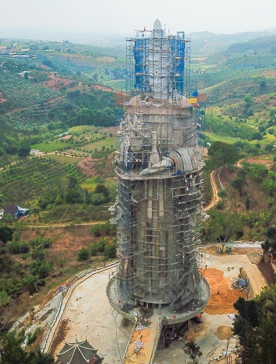 Giữa năm 2017, chùa Linh Ẩn xây dựng tượng Quan âm bồ tát cao 54 m, nhằm tạo điểm nhấn trong khuôn viên chùa.