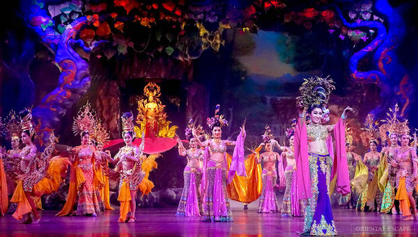 Alcazar Show – chương trình biểu diễn của người chuyển giới. Ảnh: Oriental Escape