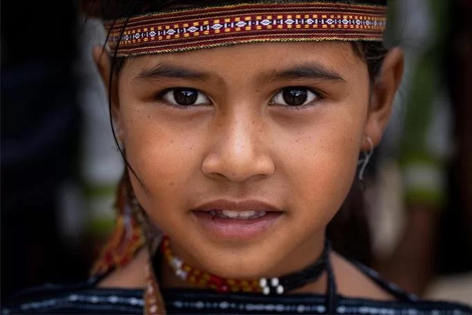 Chân dung một bé gái người Bana. Gia Lai là nơi có đông người Bana sinh sống nhất ở Việt Nam với hơn 150.000 người, chiếm gần 70% dân số của cộng đồng dân tộc này.
