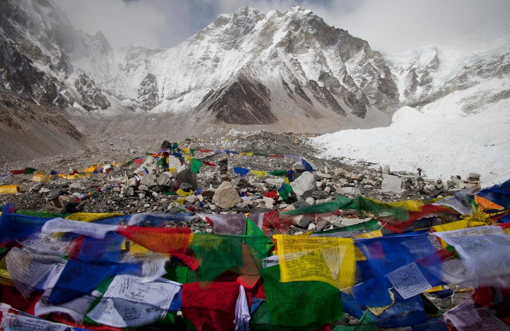 2. Trại căn cứ Everest: Đây là một trong hai trại căn cứ nằm ở Tây Tạng, đối diện đỉnh Everest huyền thoại. Nơi này mới đây đã buộc phải đóng cửa vì có quá nhiều rác thải mà du khách để lại, uớc tính khoảng 8 tấn. Hồi tháng 2, chính phủ Trung Quốc cho phép 300 du khách tới đây hàng năm, rất ít ỏi so với con số 40.000 người ghé thăm trước đó.