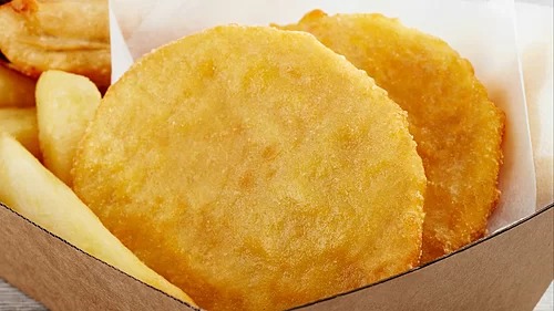 Bánh khoai tây chiên là một món ăn được người Australia yêu thích bởi lớp vỏ giòn tan, bên trong mềm và có vị ngọt thanh. Bánh có thể kết hợp cùng nhiều món ăn khác như cá hồi hun khói, trứng và bơ. Ảnh: McCain.