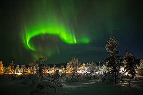 Tháng 10 - 11 và tháng 2 là lúc cao điểm có thể dễ dàng nhìn thấy cực quang tại các quốc gia Bắc Âu như: Phần Lan, Na Uy, Thụy Điển... Ảnh: Shutterstock/Victor Maschek.
