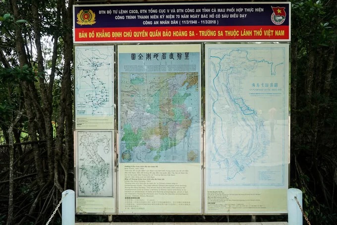 Gần Mốc toạ độ GPS 0001 còn trưng bày các bản đồ cổ gồm “An Nam đại quốc Hoạ đồ” năm 1838 và “Hoàng Triều trực tỉnh địa dư toàn đồ” năm 1904 chứng minh chủ quyền quần đảo Trường Sa - Hoàng Sa thuộc lãnh thổ Việt Nam.