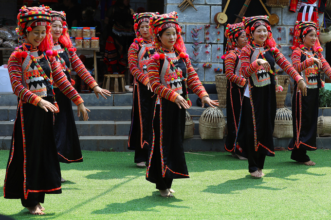 Tết mùa mưa được người Hà Nhì tổ chức trong 4 ngày, đồng thời là 4 ngày kiêng kỵ. Mọi người trong gia đình không được đi làm mà chỉ vui chơi và cùng nhau ăn uống, múa hát vui vẻ. Đây cũng chính là thời gian nghỉ ngơi, lấy lại sức lao động sau một năm làm lụng vất vả.