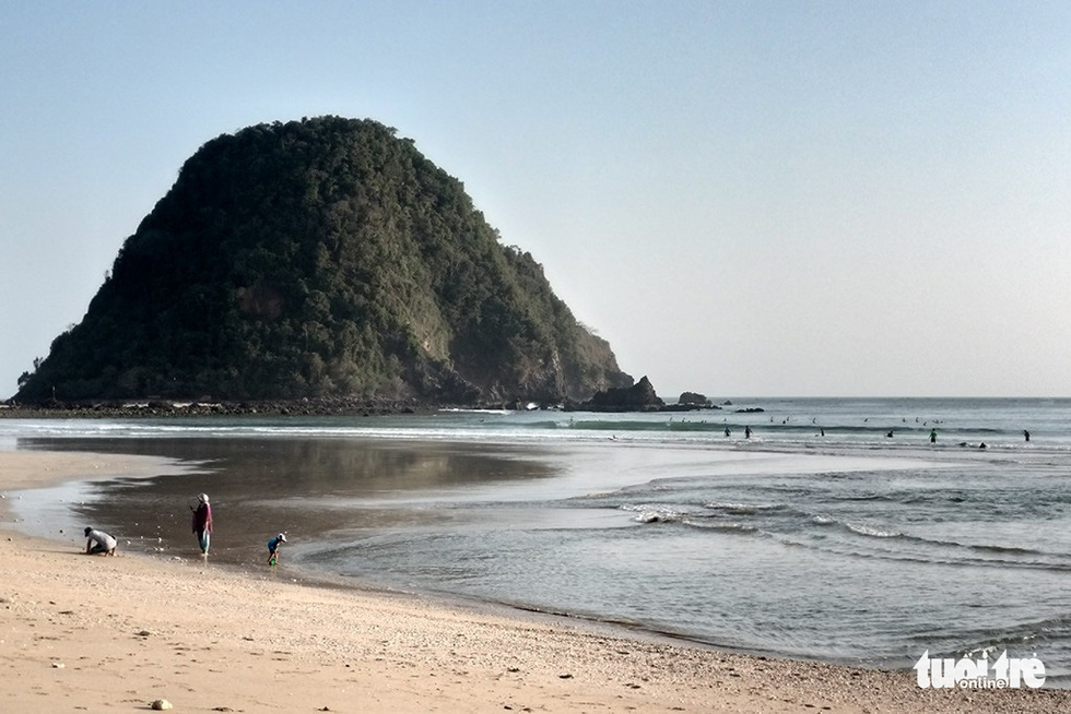 Bãi biển Pulau Merah yên bình - Ảnh: ĐẠI AN