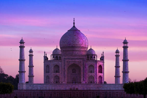 Dưới ánh sáng mặt trời, mỗi lúc Taj Mahal lại có một màu sắc khác nhau.