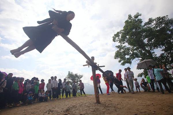 Không chỉ người Kinh mới có nghề làm cốm nếp mà người La Chí cũng tự nghĩ ra quy trình làm cốm. Cốm cũng làm từ hạt lúa nếp và có hương thơm, độ dẻo đặc trưng.