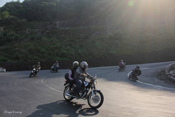 Những con đường rợp bóng cây, màu nắng hòa vào màu xanh núi rừng, không khí trong lành dịu mát làm mình chỉ muốn con đường dài thêm để được tận hưởng lâu hơn nữa. Những con đường rợp bóng cây, màu nắng hòa vào màu xanh núi rừng, không khí trong lành dịu mát làm mình chỉ muốn con đường dài thêm để được tận hưởng lâu hơn nữa. 