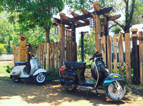 Beezone được thành lập bởi nhóm bạn yêu thích Vespa nên bạn sẽ dễ dàng bắt gặp những chiếc Vespa siêu đẹp cổ cổ, mượn tạo dáng diễn sâu chụp hình sống ảo. Ảnh: FB Beezone Hostel