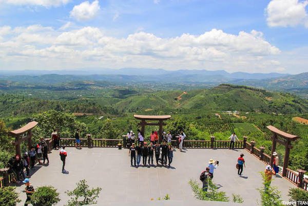 day-chinh-la-chon-bong-lai-tien-canh-cuc-dep-trong-mv-moi-cua-son-tung-ivivu-7