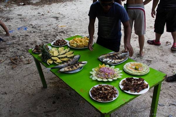 Ở Puerto Princesa sẽ có một đội như kiểu xe ôm ở Việt Nam tới hỏi bạn muốn đi đâu, muốn thuê xe gì...