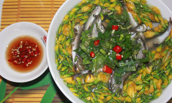 Mùa nước nổi đến An Giang nhớ thưởng thức món canh chua cá linh bông điên điển.