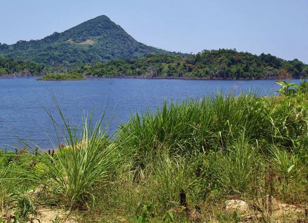 Khung cảnh thơ mộng quanh hồ. Ảnh: Dan Baldini