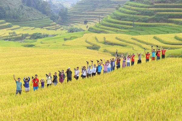 Ngay từ thời điểm này, nhiều đoàn phượt của những bạn trẻ đam mê du lịch đã khởi hành đi Hoàng Su Phì để 'săn lúa' khi nơi này chưa quá đông như các điểm đến còn lại. Ảnh: Chu Việt Bắc.