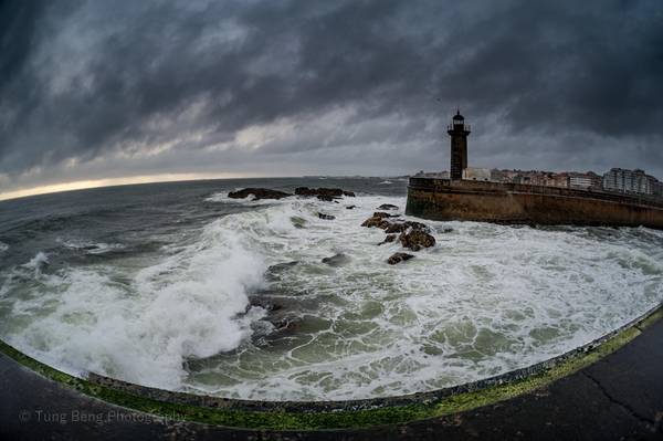 Ngọn hải đăng Porto là một trong 25 ngọn hải đăng độc đáo nhất thế giới, đã tồn tại qua chiến tranh và sóng gió của biển khơi. 