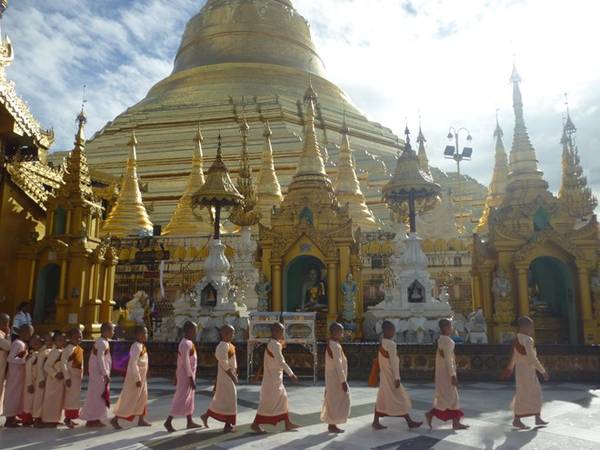 Du lịch đang phát triển, và người dân dần thích nghi với điều đó. Hãy tôn trọng họ cũng như những khu đền cổ, vì người dân cực kỳ sùng Phật giáo. Bạn sẽ nhận được những sự giúp đỡ rất nhiệt tình khi bị lạc đường hay bất cứ khi nào bạn cần.