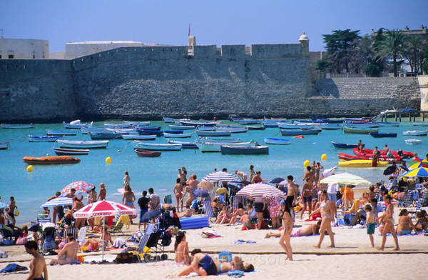 Bãi tắm Caleta ở khu trung tâm lịch sử Cadiz - Ảnh: photoshelter