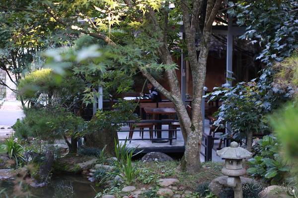 Đến Đà Lạt ghé Zen Garden Coffee để cảm nhận một không gian kết hợp giữa cà phê và khung cảnh thiên nhiên thiết kế theo phong cách vườn thiền Nhật Bản.  Ảnh:Bồ Công Anh