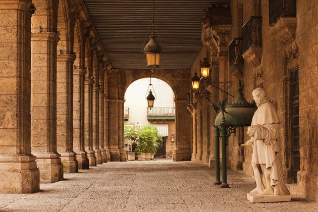 Tòa nhà đặt bảo tàng Museo de la Ciudad là một ví dụ điển hình của kiến trúc baroque ở Cuba. Trước đây, tòa nhà này được sử dụng cho nhiều mục đích, trước khi chính thức trở thành bảo tàng của thành phố Havana vào năm 1968.