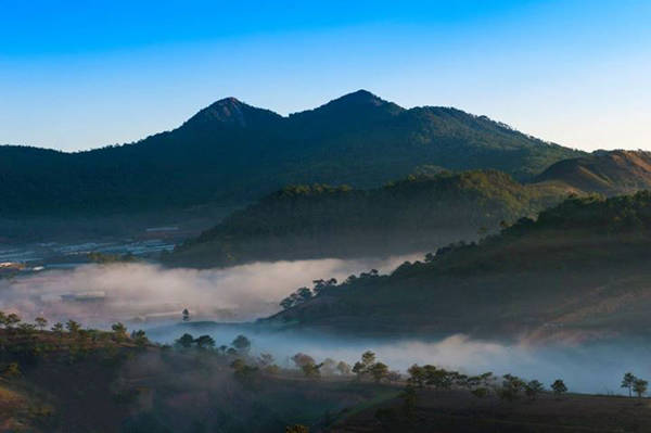 Bình minh tuyệt đẹp ở Lang Biang. Ảnh: Josephine Hương Giang