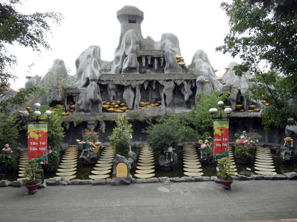 Suối Tiên là công viên văn hóa chủ đề Phật giáo đầu tiên trên thế giới